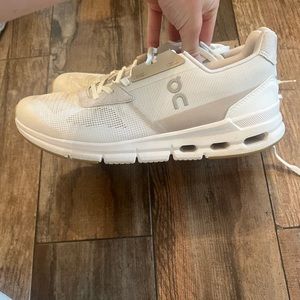 On cloudrift women’s 8.5